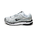 White / Black / Metallic Silver  (W)