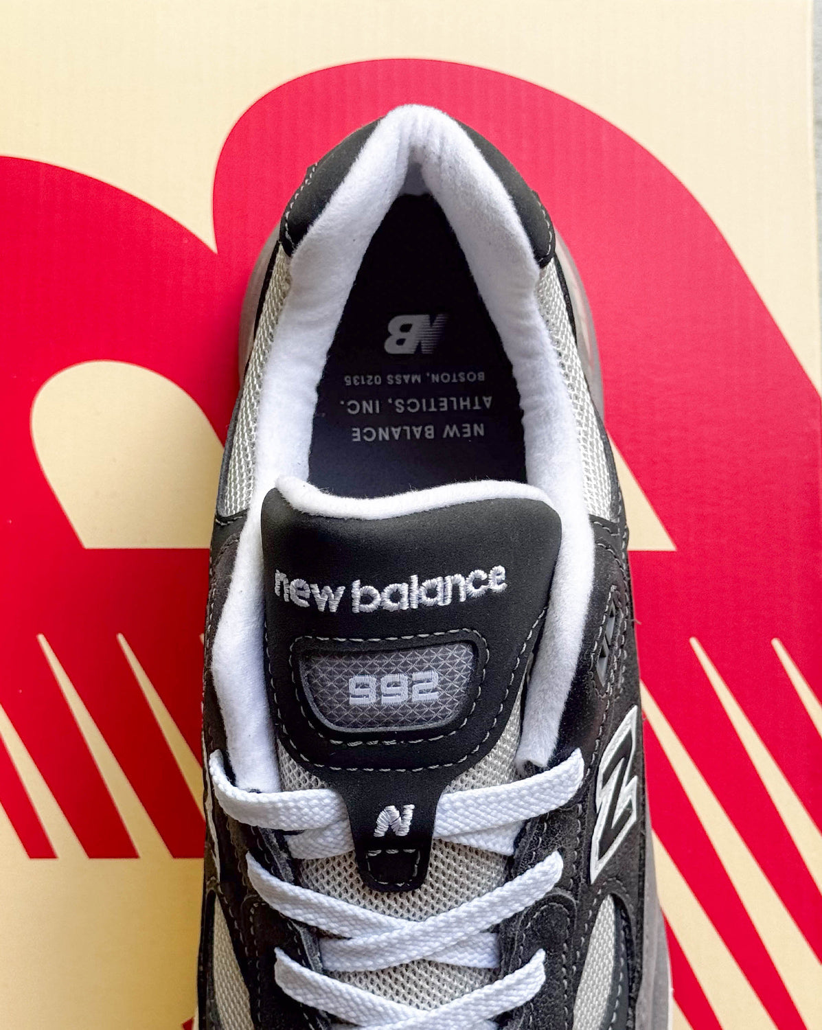 New Balance 992