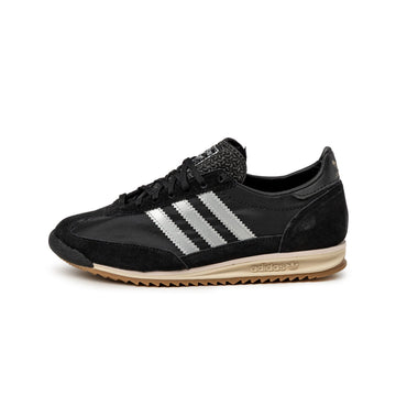 Core Black / Cardboard / Gum 4  (W)