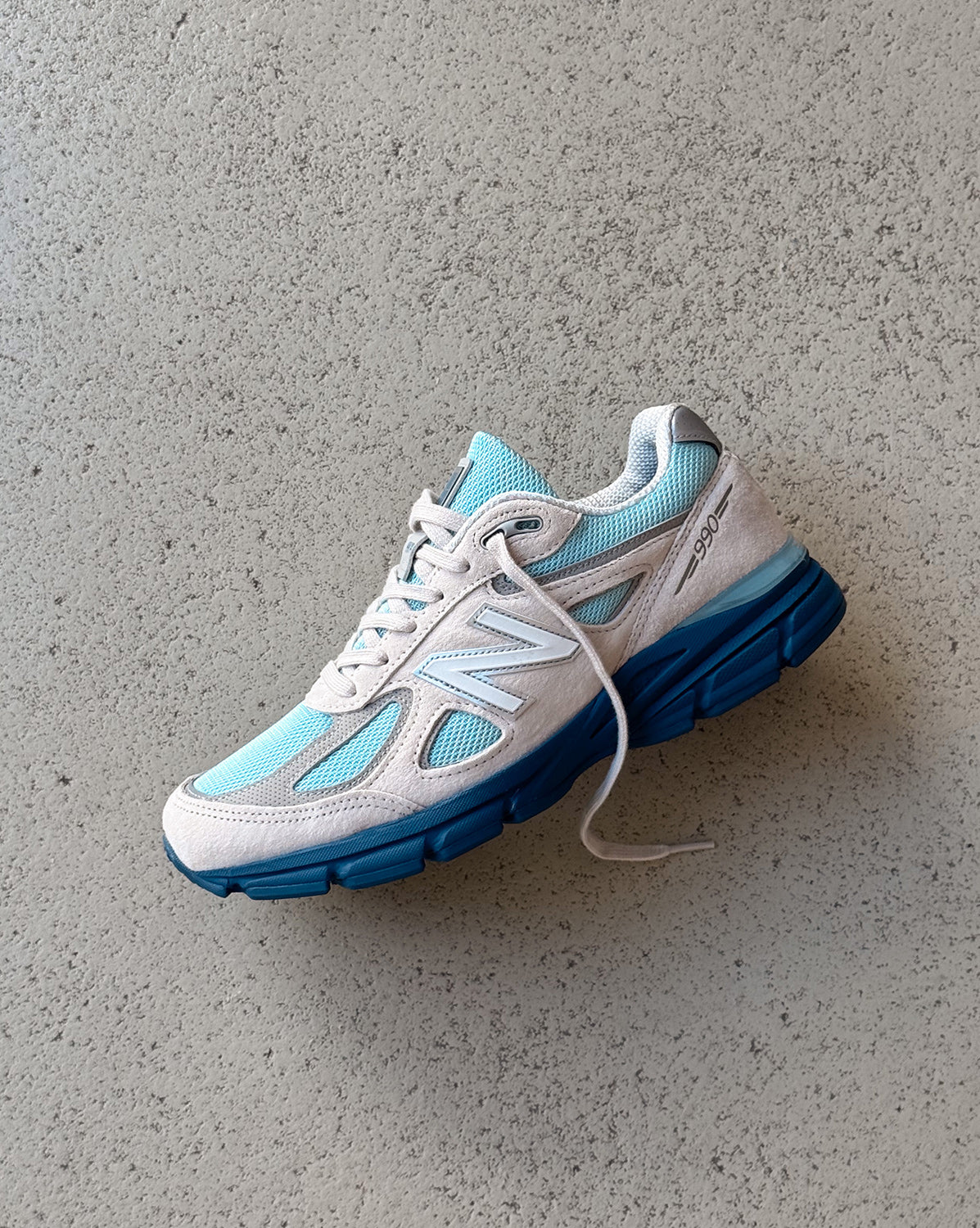 New Balance 990 v4