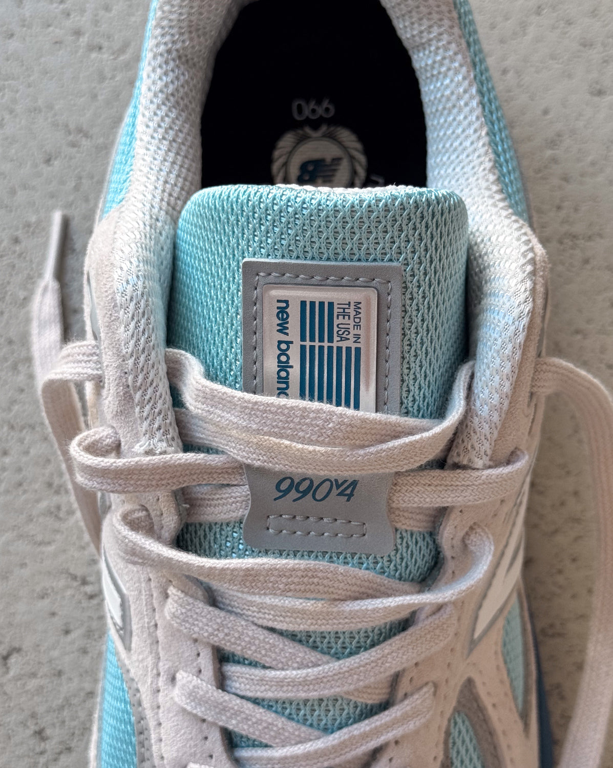 New Balance 990 v4