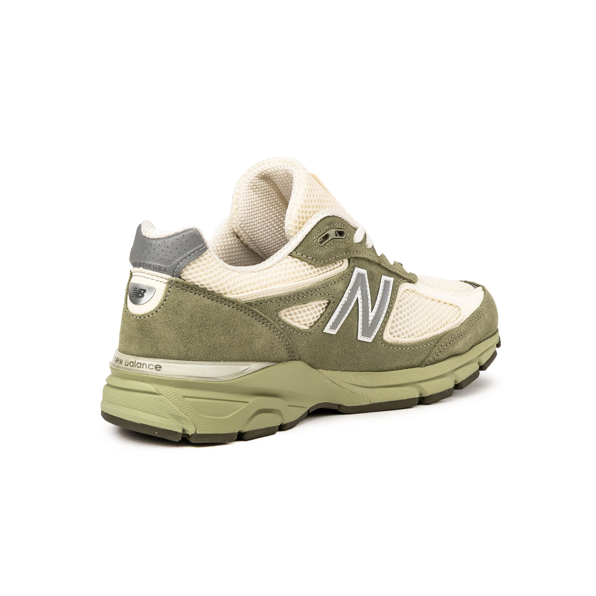 New Balance 990 v4