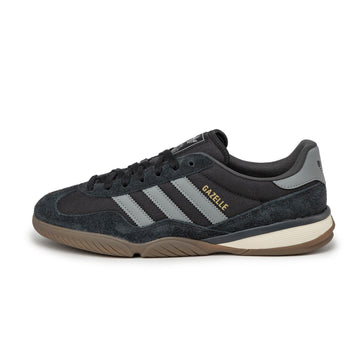 Core Black / Grey Three / Gum 5