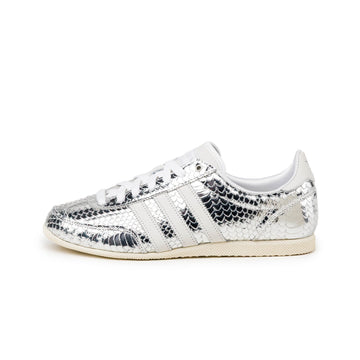 Silver Metallic / Silver Metallic / Footwear White  (W / Scale)